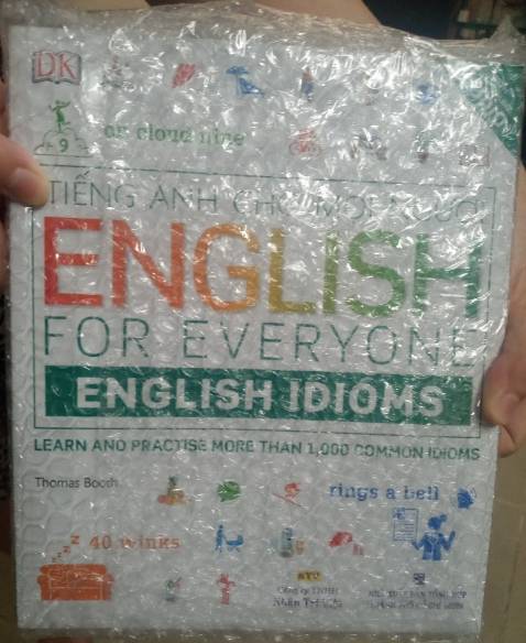 Bình thường mình hay đặt sách ở Fahasa. Lần đầu mua hàng ở nhà sách Tận Việt. Mình ở tận Binh Dương, mà nhà sách ship sách rất đúng hẹn. Đóng gói thì hết sẩy, miễn bàn. Bọc sách 3 lớp, lớp ngoài bìa có dán băng dính ngay ngắn, chống ướt. Bên trong 2 lớp, 1 lớp bìa bao bọc sách, 1 lớp xốp chống sốc. Sách mới,  nhìn rất là đã mắt. Mình sẽ note lại để mua sách ở đây thêm nhiều lần nữa. Thanks so much.