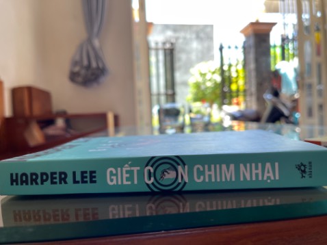 Sách đẹp, chất giấy tốt, chữ rõ nét, sách không bị mất from.Giao hàng nhanh, đặt hôm qua mà ngày mai đã giao rồi.với cái giá này thì quá hời luôn. Nên mua nha.