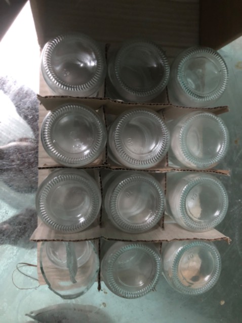 Shop gói hàng khá kĩ càng, nhưng chắc do bên vận chuyển nên hàng bị vỡ mất 1 hộp :(((