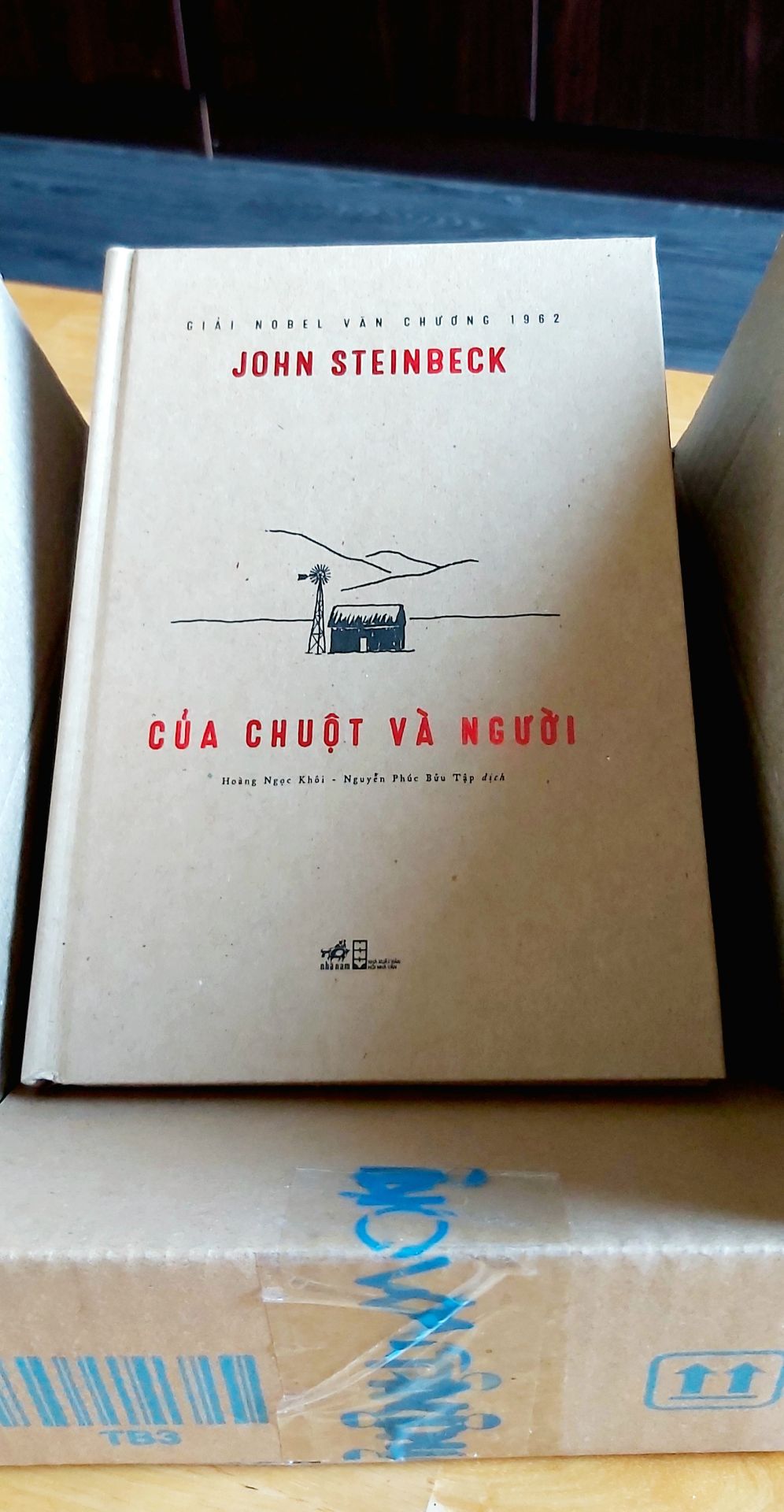 Sách đẹp như giới thiệu. Thiết kế sách đơn giản, màu sắc nhẹ nhàng thân thiện. Sách nhỏ gọn hợp để mang đi đọc. Mình chưa đọc nên ko nx nội dung.
Dịch vụ Tiki vẫn nhanh như mọi khi. Đóng hộp cẩn thận, giao hàng trước hẹn. Nhân viên giao hàng vui tính. Like & Thanks!