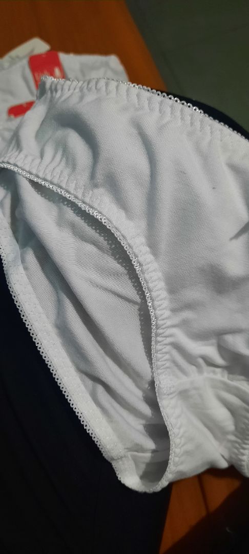 quá là ưng cái bụng. quần đẹp đường may chắc chắn. Cảm ơn chị chủ shop đã nhiệt tình soạn giúp e 10 cái quần trắng ạ