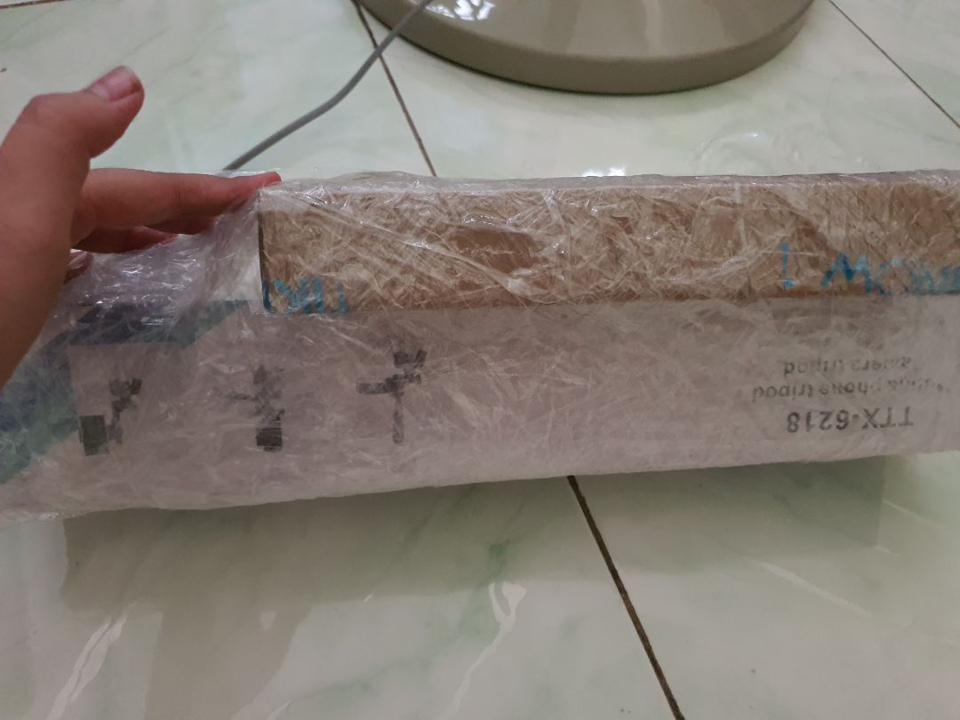 hàng đóng gói chắc chắn, kĩ càng, giao hàng nhanh
tripod chắc chắn, mình đã từng mua ở nhiều chỗ nhưng chỗ này khá tốt
mình nghĩ tripod cao khoảng 1m4 nha