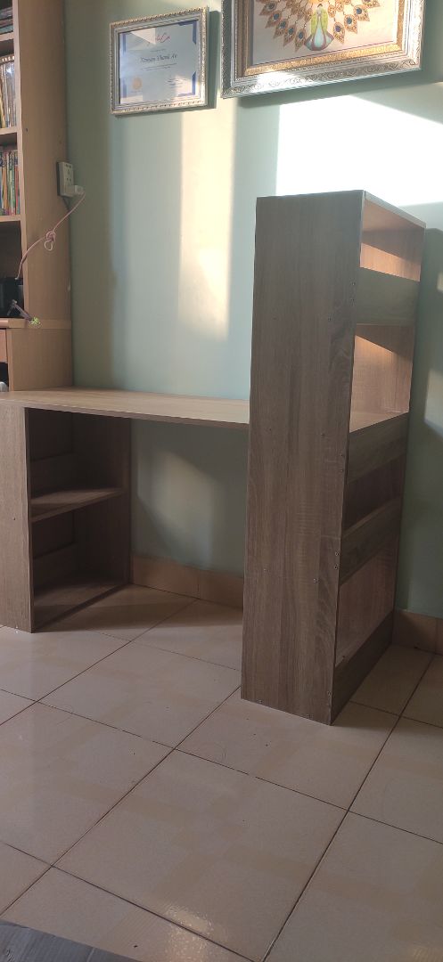 Giá cả hợp lý với chất lượng. Nhìn ưng ý. Giao hàng hoi lâu, cũng gần cả tuần mới có, chắc do tình hình dịch bệnh nên đi lại cũng hạn chế. Điểm trừ duy nhất của sản phẩm là chiều cao có 70cm. Không phù hợp với chuẩn chung của bàn làm việc ( 75-80). Nên phải xử lý thêm bộ bánh xe ở dưới. Nếu điều chỉnh được điều này thì 5"* là trọn vẹn cho CTY và khách hàng Giá cả hợp lý với chất lượng. Nhìn ưng ý. Giao hàng hoi lâu, cũng gần cả tuần mới có, chắc do tình hình dịch bệnh nên đi lại cũng hạn chế. Điểm trừ duy nhất của sản phẩm là chiều cao có 70cm. Không phù hợp với chuẩn chung của bàn làm việc ( 75-80). Nên phải xử lý thêm bộ bánh xe ở dưới. Nếu điều chỉnh được điều này thì 5"* là trọn vẹn cho CTY và khách hàng