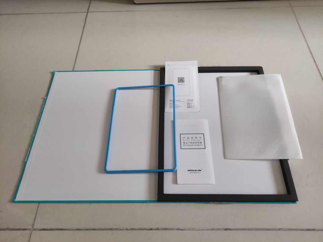 Hàng chất lượng nhe ! Đúng mẫu mã, có tặng kèm 1 khung nhựa, ko biết để làm gì ! Hihi ! Hàng chất lượng nhe ! Đúng mẫu mã, có tặng kèm 1 khung nhựa, ko biết để làm gì ! Hihi !