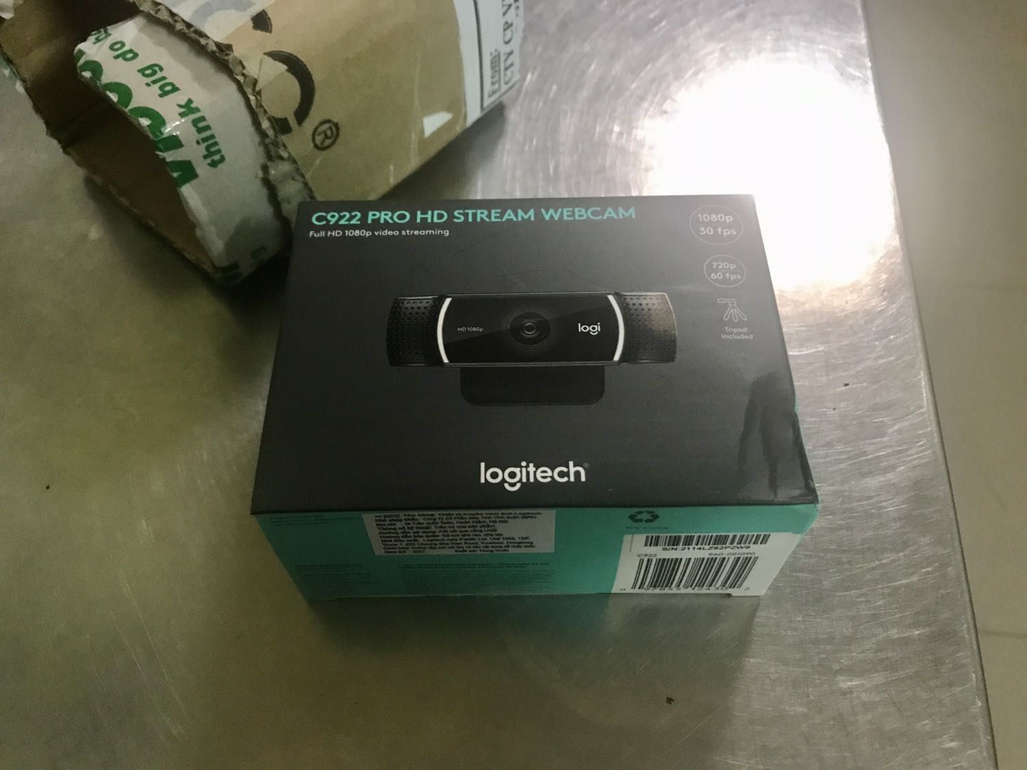 Đánh giá chung là sản phẩm quay hình ảnh nét, mượt do mình cũng mới *** thử. Bên cạnh đó, mình đánh giá cao chất lượng giao hàng của đội ngũ Tiki (giao nhanh hơn so với mong đợi), mình đặt hàng hôm t3 thì bên Tiki báo là tuần sau mới nhận được nhưng mới 3 ngày mà đã có hàng rui mặc dù vỏ hộp hơi bị móp ngay góc cạnh nhưng sp bên trong thì ok.