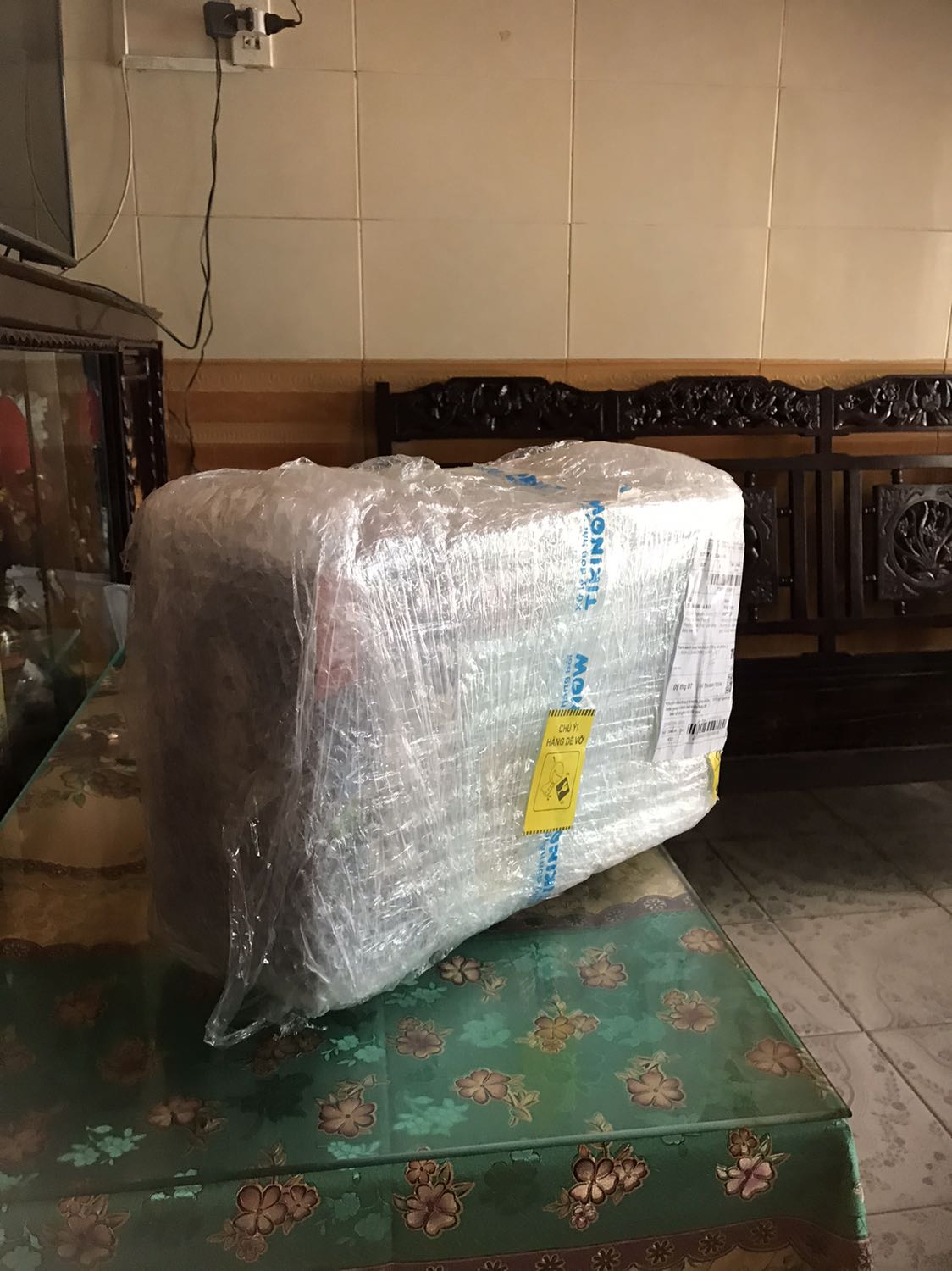 Hương vị ngon , thơm. 
Đóng gói sản phẩm lần mua này không đóng trong thùng giấy , chỉ bọc mỗi bọc chống shock như này thì thấy ko cẩn thận.
Hy vọng tiki chú ý khâu đóng gói cho lần giao hàng sau