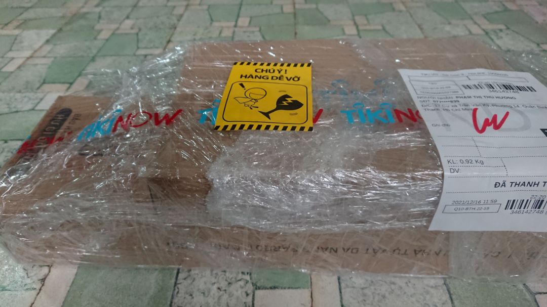 _ Đóng gói kỹ.
_ Đủ số lượng linh kiện kèm quà tặng.
_ Lau sạch nhưng giẻ lau có vẻ hít mặt sàn quá nên lau rất nhanh mệt và mỏi tay.
_ Chỗ nối giữa các ống dễ bị tuôn ngược trở ra mặc dù đã siết hết mức rồi.
_ Không thể xoay ngang giẻ lau khi lau ở dưới gầm thấp.