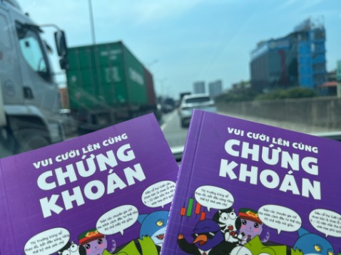 Sách đẹp, giao đúng hẹn, nên mua để có những góc nhìn thú vị thực tế hơn về chứng khoán.