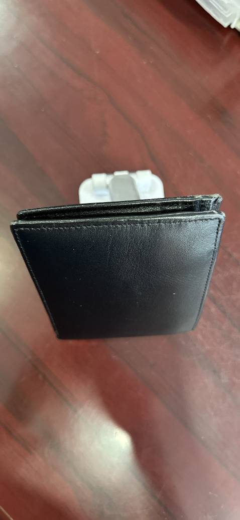 Hàng bán với cam kết bảo hành 10 năm, nhưng dùng được hai tháng thì lỗi, nhưng đã đc bảo hành theo yêu cầu đổi trả, đánh giá thái độ bán hàng tốt