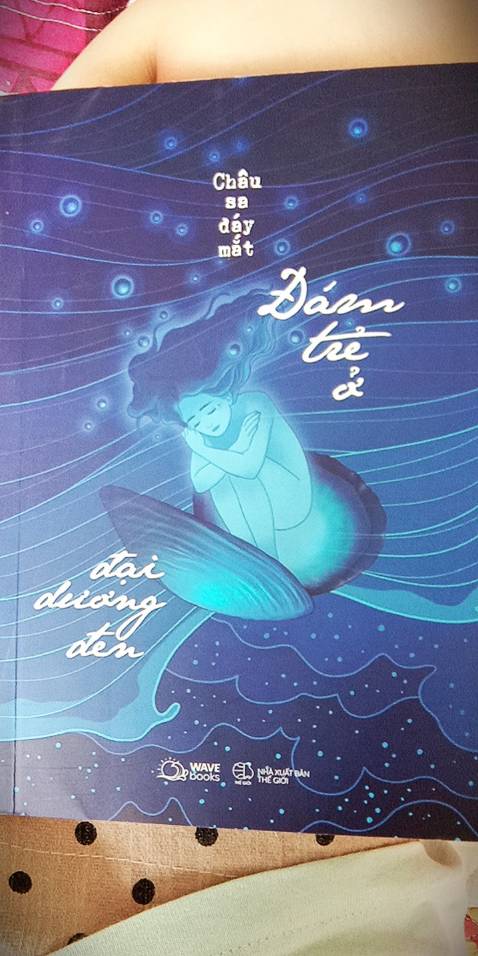 Sách có nội dung rất hay, bìa đẹp, shiper giao nhanh hơn 2 ngày mặc định và rất tốt nhé có điều sách hơi bị xước và bụi mặc dù thấy đã đc đóng gói cẩn thận :/ Nhưg ổn lắm nha mng nên mua 9₫ Sách có nội dung rất hay, bìa đẹp, shiper giao nhanh hơn 2 ngày mặc định và rất tốt nhé có điều sách hơi bị xước và bụi mặc dù thấy đã đc đóng gói cẩn thận :/ Nhưg ổn lắm nha mng nên mua 9₫