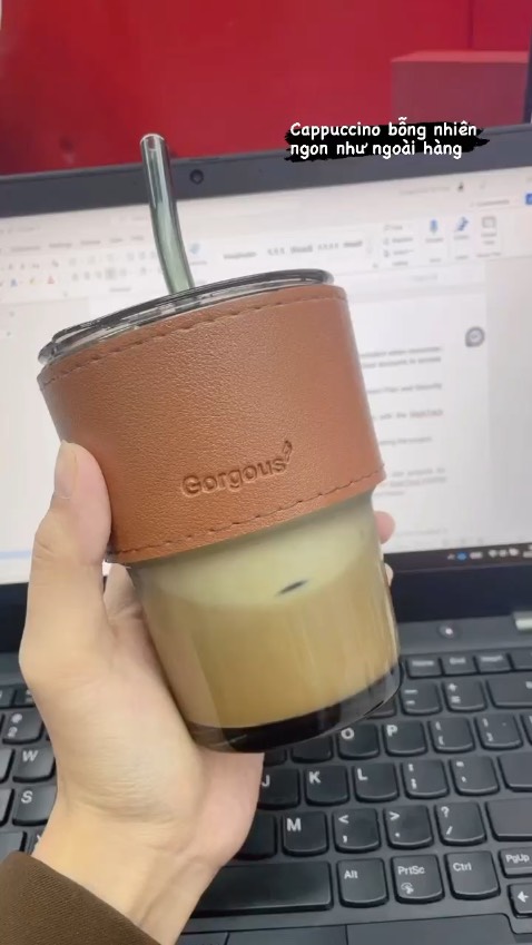 Hơi ngọt, nhưng nhìn chung khá giống sữa cacao. Khá dễ uống, người k ưa ngọt như mình thì phải pha loãng hơn chỉ dẫn thì mới uống đc.
Tăng cân cơ mà hơi mụn.
Kết hợp gym thì rất nhanh mlem.