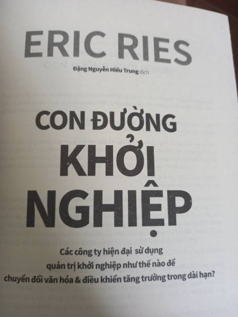 Sách bìa đẹp , nhưng phần chữ in khá mờ ,như kiểu làm lậu ,chất lượng chữ khá kém .