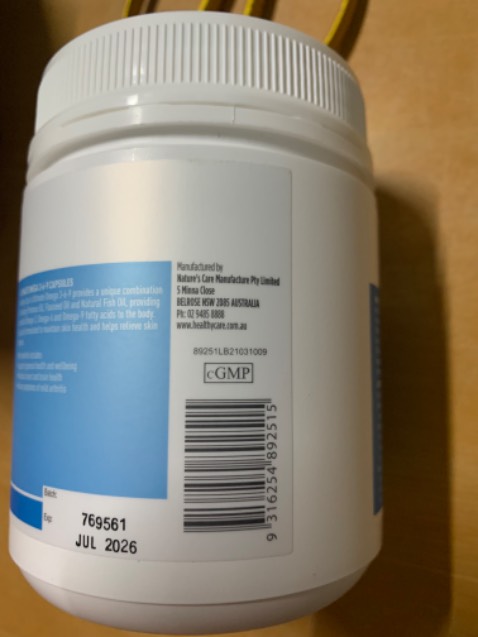 Hàng giao nhanh, a shiper vui vẻ nhiệt tình. Đóng gói hàng cẩn thận, kt ma vạch thì đúng hàng của Úc nhưng mở hộp ra thì lớp niêm phong bên trong cũng bung ra theo nắp hộp, ko biết có phải hàng thật ko nữa.