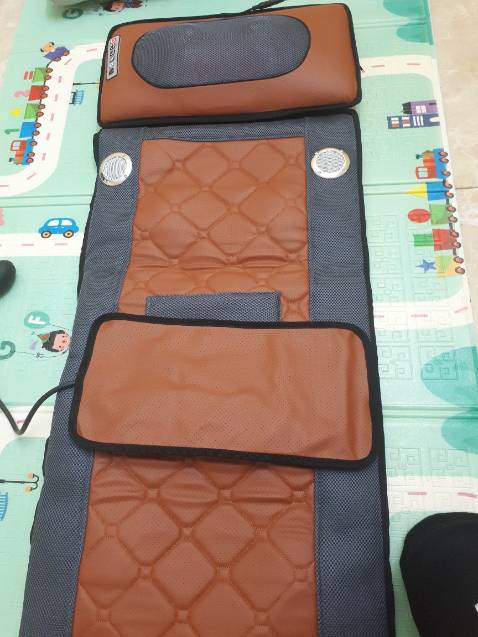 Đệm hoạt động tốt, chạy êm, có thêm loa bluetooth nghe khá hay. Đóng gói cẩn thận có bao bì thương hiệu rõ ràng, phiếu bảo hành đầy đủ nên khá yên tâm. Mình mới dùng thử buổi trưa nằm thích, thư giãn tốt. Cái này dùng buổi tối trước khi ngủ sẽ hợp lý hơm, giúp ngủ ngon. Vote 5*