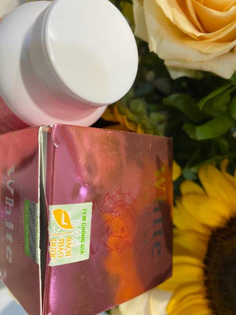 Thấy shop uy tín nên tin tưởng đặt mua. Sản phẩm còn nguyên tem mác và lớp bóng kính. Nguồn gốc rõ ràng. Thành phần tự nhien nên rất an tâm. Hiệu quả sẽ ủng hộ shop tiếp