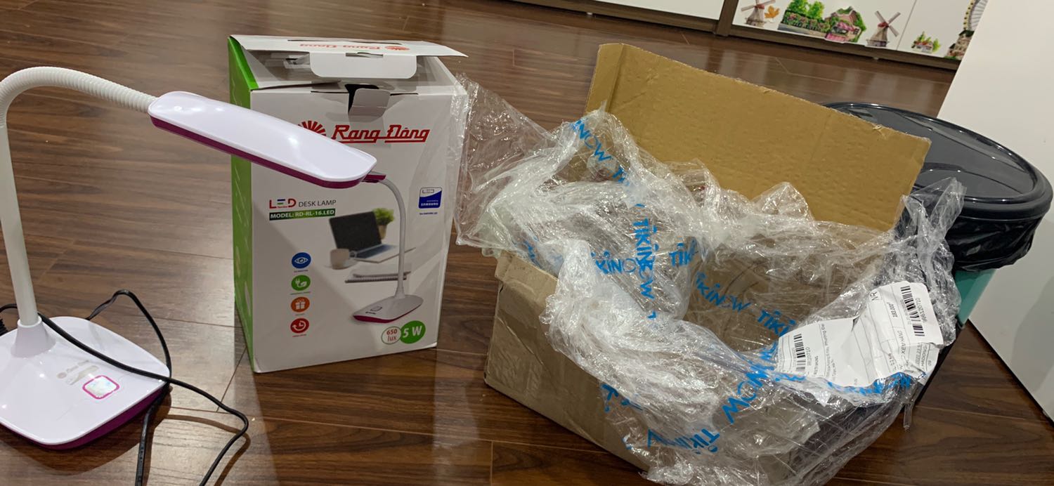 shop đóng hàng rất cẩn thận.nhưng nhận hàng xong về lấy đèn cắm bật đèn sáng đc 2 phút thì đèn tắt luôn .bh bật củng k sáng luôn mong shop đổi lại cho m cái khác??