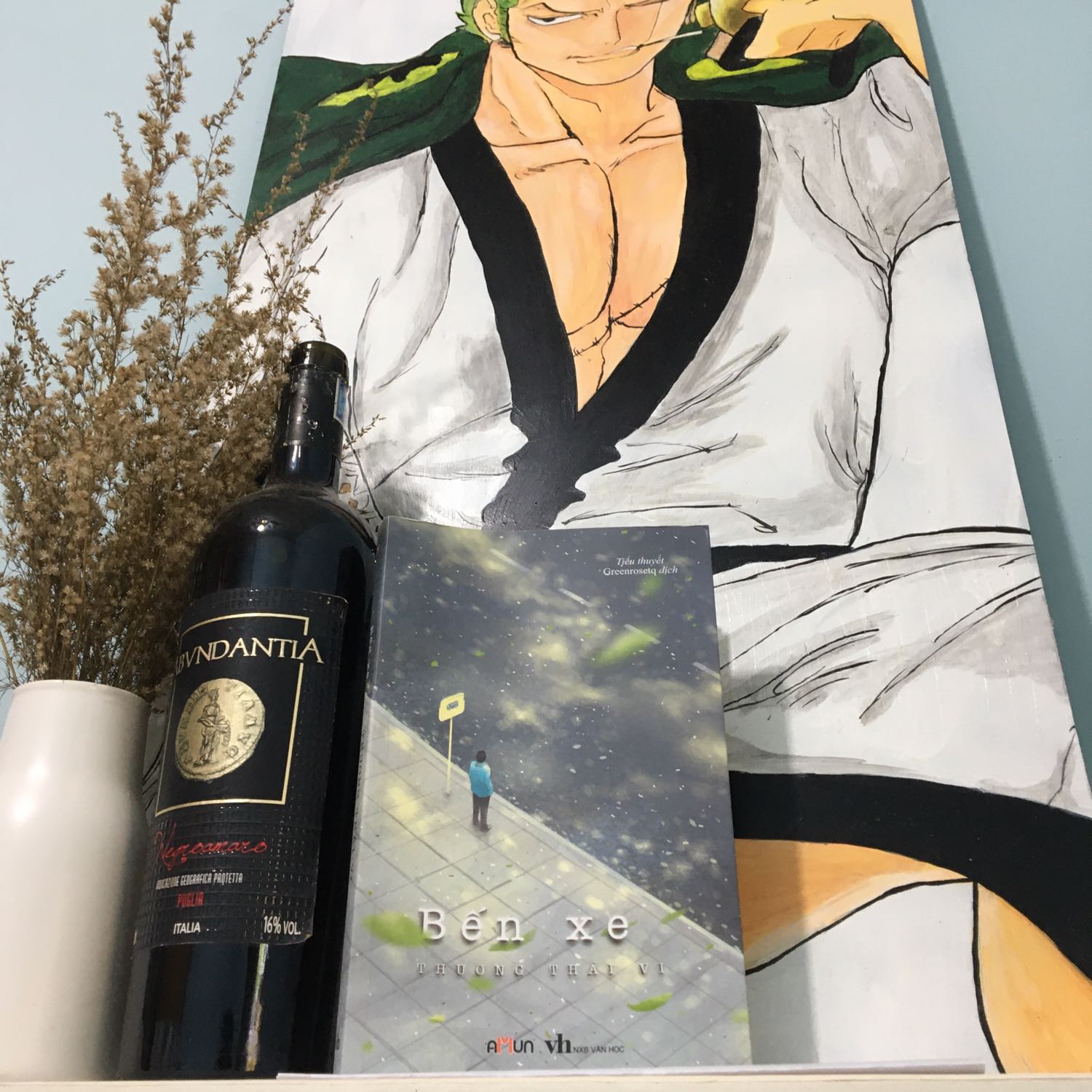 Sách đẹp, nhưng gói hàng sơ sài quá, cuốn Bến Xe không có màng bọc nên bị bong mép sách, phía sau có cái tem gì ấy, nó dán giữa cuốn sách, bị cũ lắm r, mà gỡ ra thì nó dính keo mất thẩm mỹ. Có hơi khắc khe nhưng tại vì mình cưng sách như trứng nên hơi tiếc.