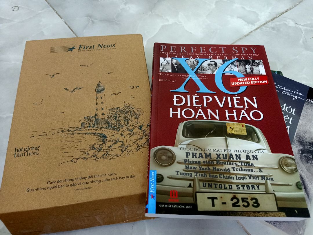 First new chỉn chu quá, hộp bìa xịn sò. thích mê. Sách thì khỏi bàn.