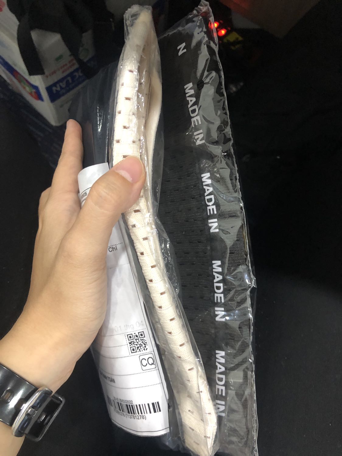 Đã nhận đủ hàng, chưa dùng thử nhưng nhìn chất liệu cũng có vẻ chắc chắn & không quá mềm, không quá giãn