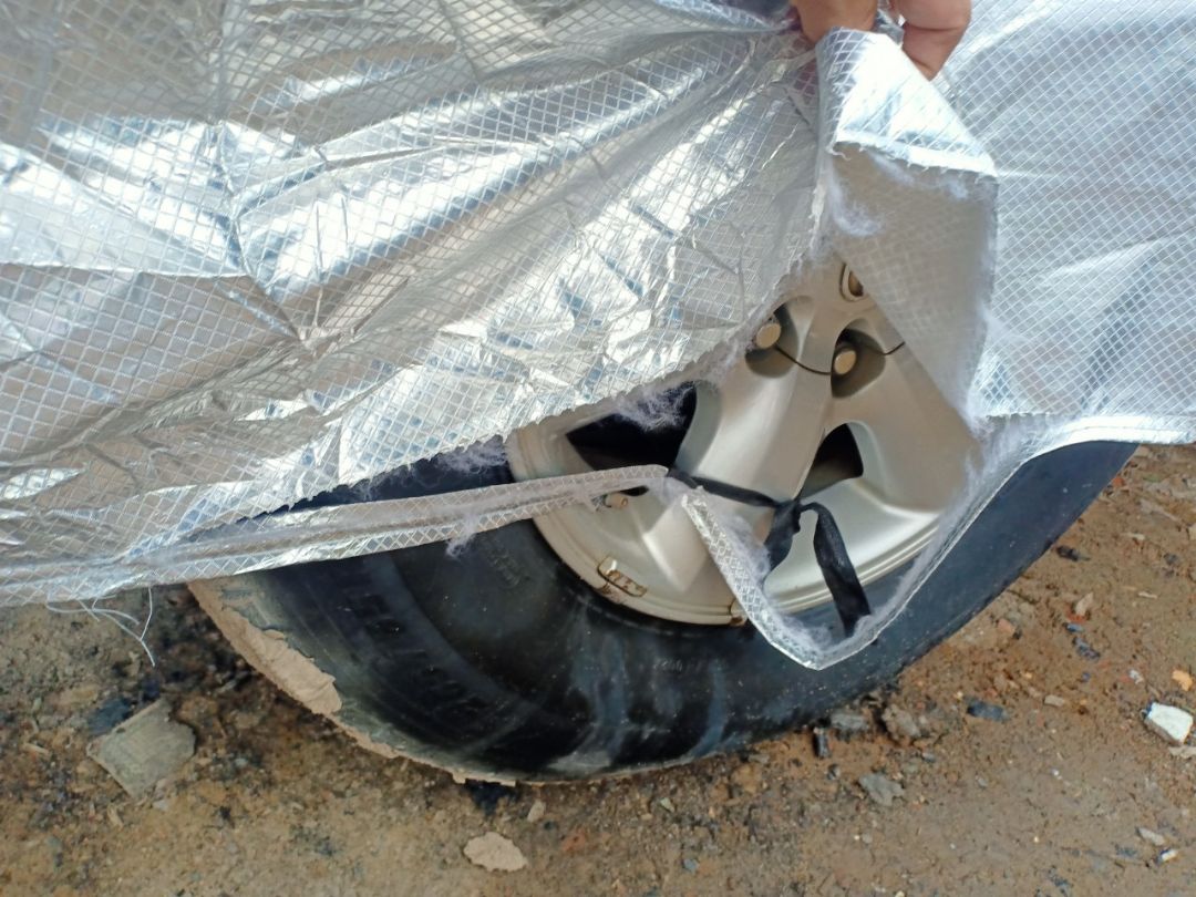 mới mua về trùm lên xe là thấy vậy rồi bán đồ rách cho người ta làm ăn vậy mất quy tính hết