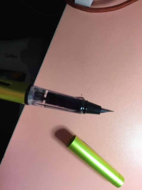 Mua lần 1 bút viết tốt, mua lần 2 đầu bút gai không thể viết được!