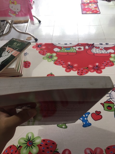 Hài lòng 
Giao hàng nhanh , sách ổn , nhưng có chỗ bị nhăn , dơ . 
Sách khổ bự , dày .