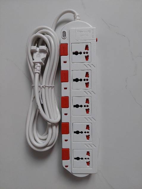 Mình đã từng dùng ổ cắm này rồi, chất lượng rất tốt, công suất cũng lớn (3200W) nên khi dùng mấy đồ nặng điện như bình đun siêu tốc, bếp từ, nồi cơm, v.v... sẽ yên tâm hơn. Tiki giao hàng sớm hơn dự kiến 1 ngày, mình rất hài lòng.