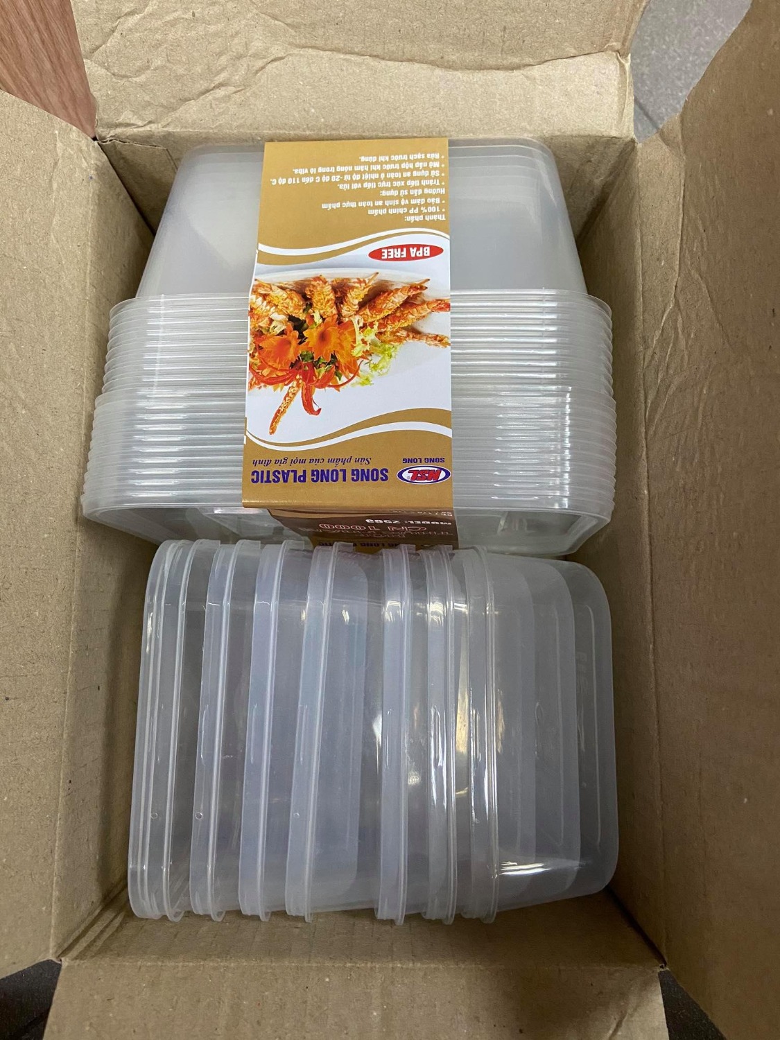 Sản phẩm nhận được không như hình minh họa và mô tả. Mô tả sản phẩm: có 17 hộp có kích thước khác nhau, hình minh họa nắp hộp có màu. Sản phẩm nhận được: kích thước hộp bằng nhau, nắp hộp không màu, nhựa mỏng, cảm giác như hộp nhựa dùng 1 lần.