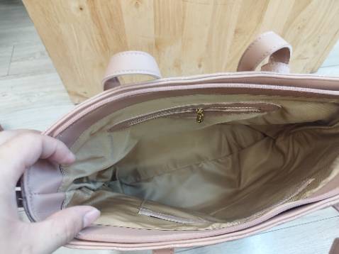 Túi xinh quá shop ạ . Bên ngoài đẹp hơn trong hình nhìu . Chất da mềm và mịn lắm ạ .cảm ơn shop  .mình sẽ luôn ủng hộ shop ạ ....