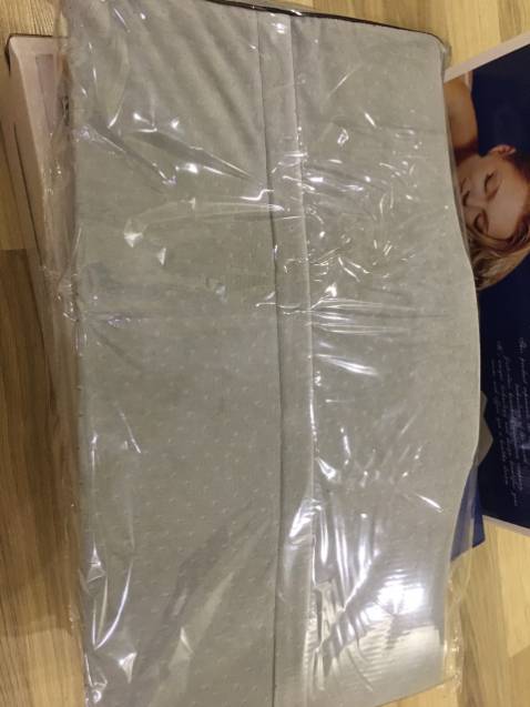 Gối đẹp như hình vỏ xám nhìn rất sạch, sờ tay mịn, vỏ không xù. Giao hàng nhanh, gói hàng cẩn thận, hàng đẹp. Nói chung là tuyệt vời, tôi xin cảm ơn tất cả ạ!