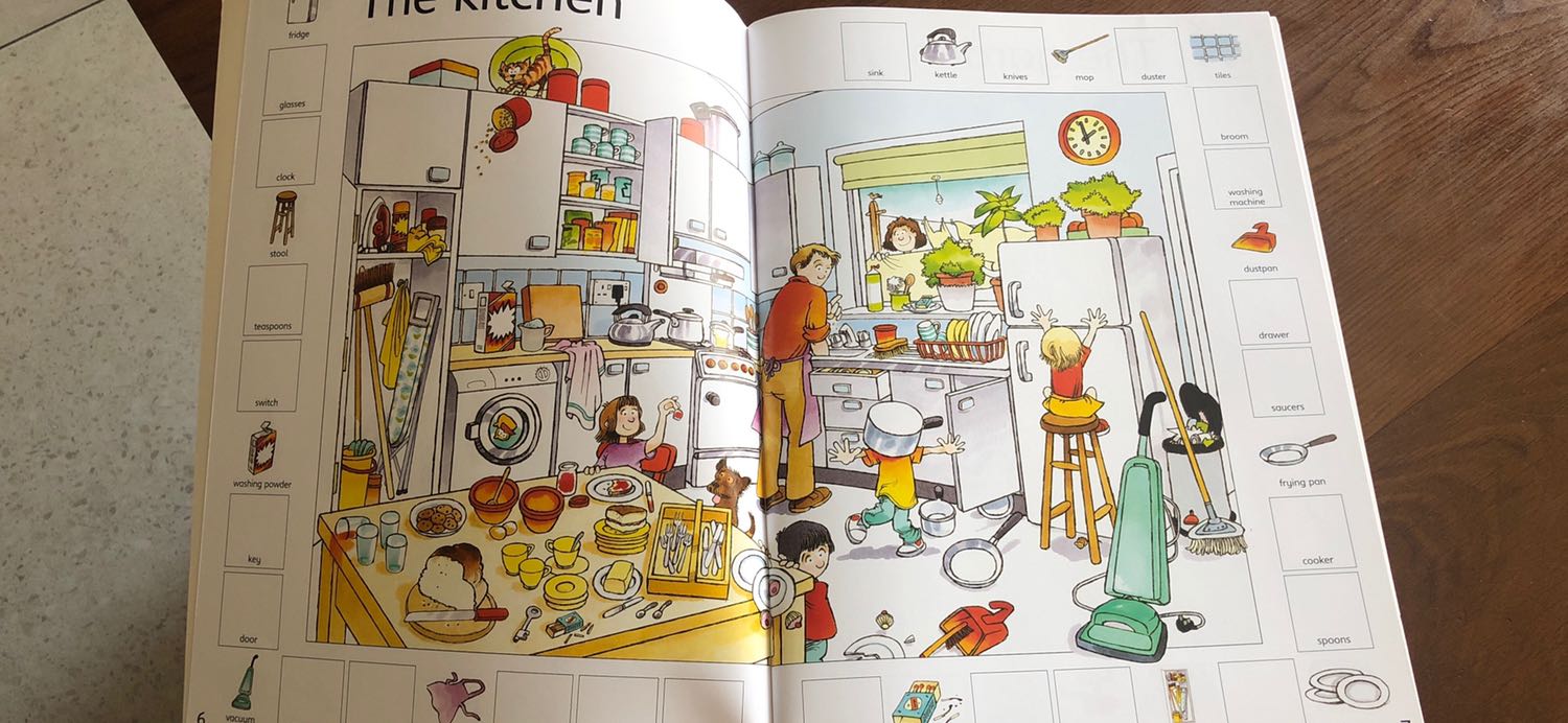 Sách hay, dễ cho bé học ngoại ngữ nhưng tía mẹ cần biết tiếng anh trước khi mua. Đây là sách của một nhà xuất bản lớn và uy tín