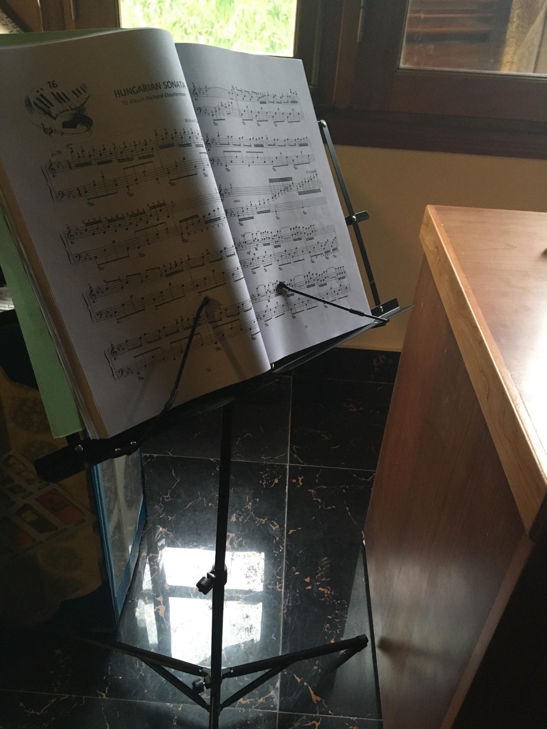 Giao hàng khá nhanh, từ SG vào tới tỉnh lẻ mất có 2 ngày.
Sản phẩm rẻ,nhỏ gọn, tiện xách tay cầm theo nhưng giá đỡ khá yếu, các bạn muốn cứng cáp chắc chắn thì nên mua sản phẩm đắt tiền hơn. Nói chung là xứng đáng với giá tiền. Cảm ơn shop!