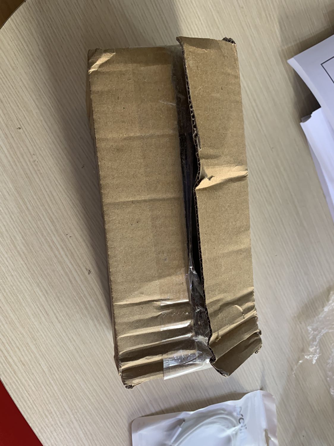 Giao hàng chậm, nội thành trước chỉ 2 ngày giờ 4-5 ngày, hôm qua khi có nhờ mình lùi sang hôm nay mình cũng ok, nhưng mình có dặn giao sớm vâng vâng cũng 3h30 chiều mới giao. Khi giao thì hộp méo có hiện tượng cạy mở, đến cái bóng chống sốc cũng te tua. Chắc do mình hội viên TikiNow nên không được tôn trọng bằng khác?
Sản phẩm mới nhận đầu cáp lòi ra khỏi túi, chất lượng sợi cáp cần kiểm chứng thêm sau 1 khoảng thời gian sử dụng. Nhận định ban đầu cáp bọc dù đẹp, chắc chắn