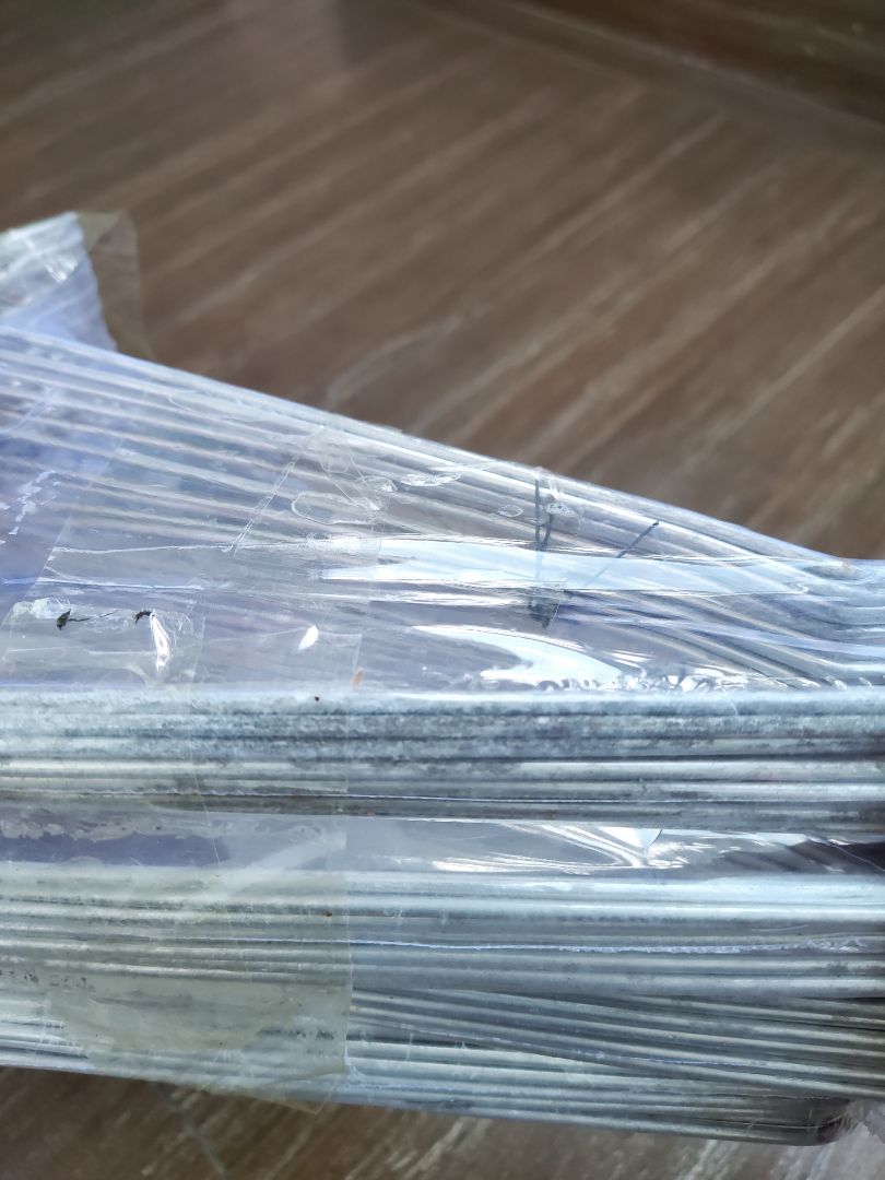 Sản phẩm chất lượng kém, vừa nhỏ vừa mỏng và đã bị oxy hoá, không đúng với hình quảng cáo. Có hình và video so sánh. Đề nghị tiki thu hồi lại giúp