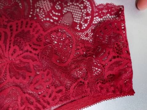 Quần lót đẹp, ren dày dặn, mà tiếc là có mỗi 1 mẫu, giá hơi cao n dùng ok, sẽ ủng hộ tiếp . Mọi người lên mua, đánh giá 5 sao luôn.