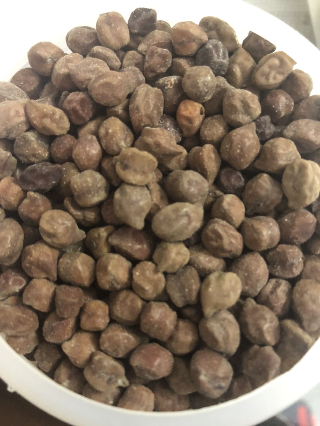 Nhà cung cấp suckhoexanh nên xem lại cách giao sản phẩm cho khách mình đặt 4 loại đậu  mỗi bịch 500g nhưng khi nhận thì 2 loại đậu đã bị mốc và mọt (đậu Hà Lan vàng và đậu gà nâu) trong khi nhìn hạn sử dụng vẫn còn.