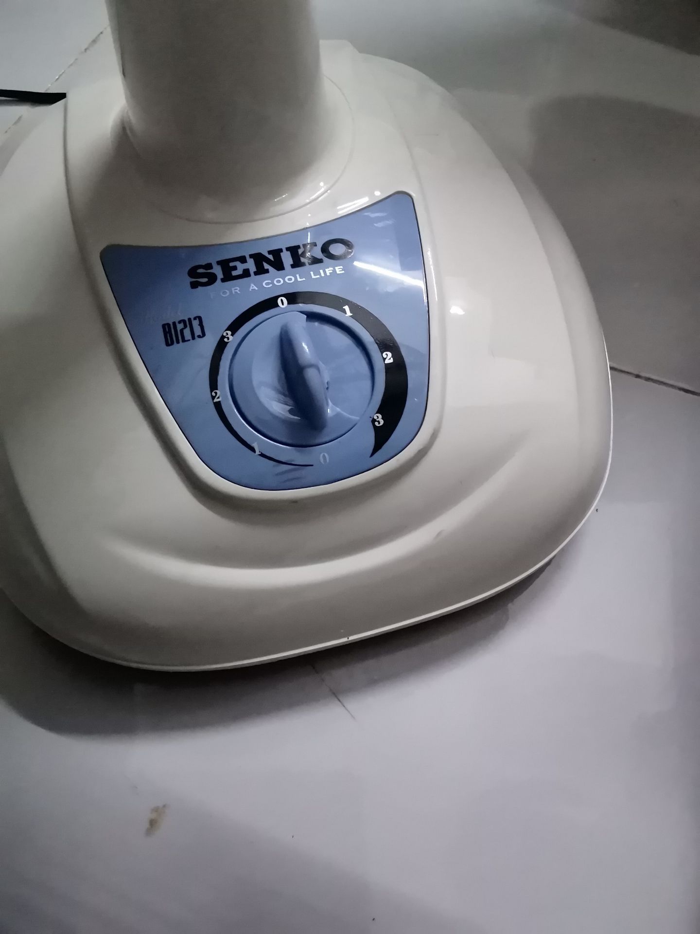 Giao hàng vỡ, nút nguồn bị vỡ. K có mảnh vỡ trong hộp. 1 sao. Muốn đổi trả hàng