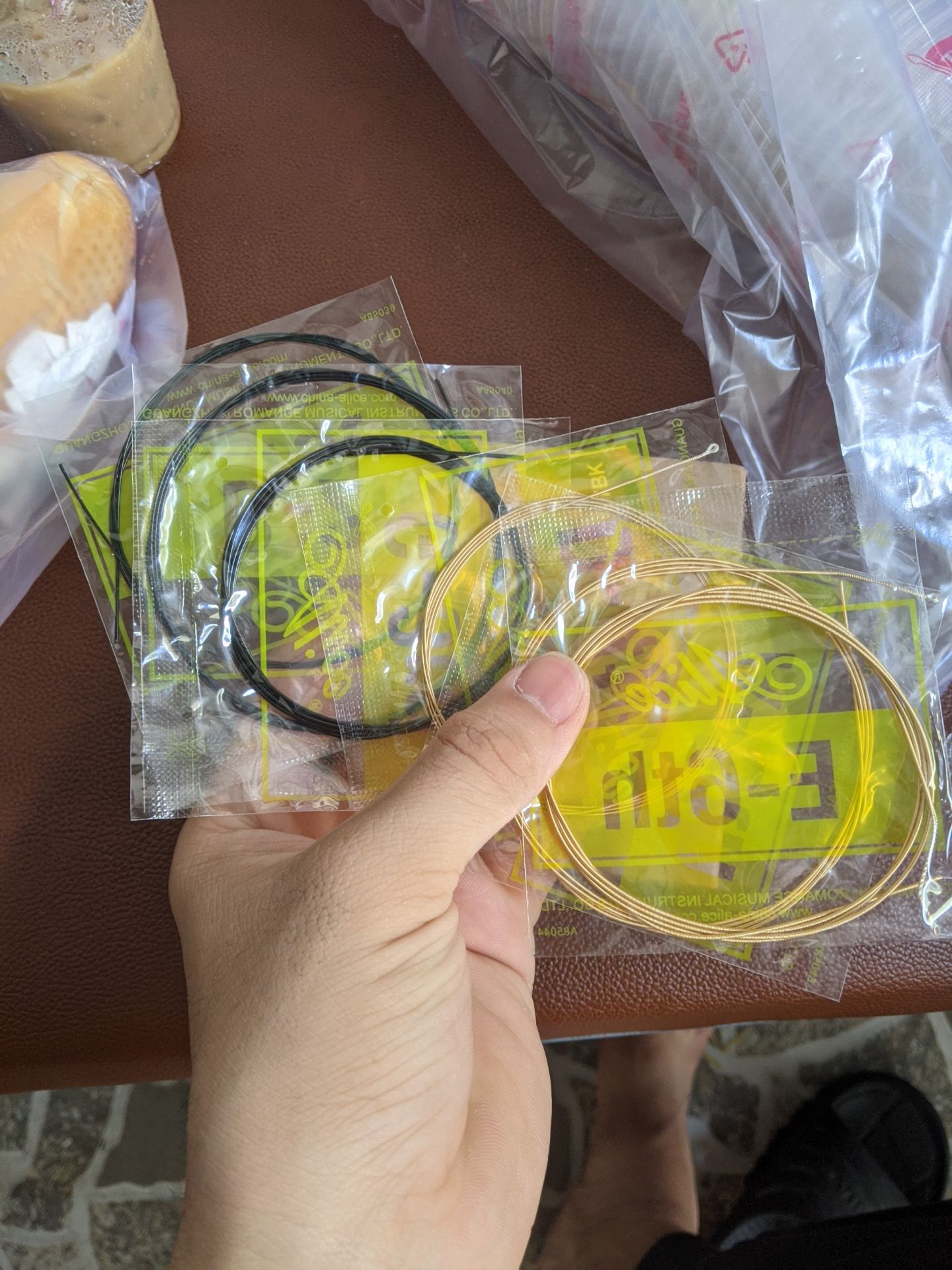 hình đó các bạn nhận xét đi ạ