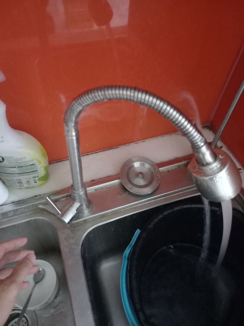 Mới mua gắn được 2 ngày, nước đã bị rò rỉ bắn tung tóe xung quanh thân. Sản phẩm quá kém chất lượng