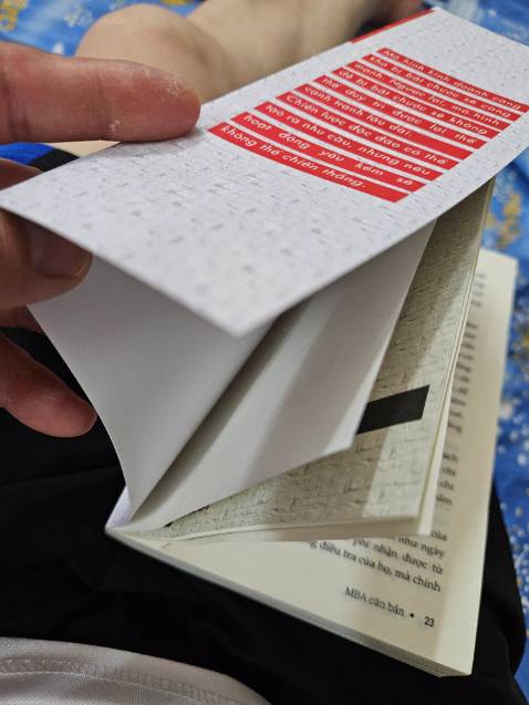 Giao hàng không rõ ràng, tặng quà không có nhưng tiền vẫn thu đủ, bìa sách nên gọn gàng hơn