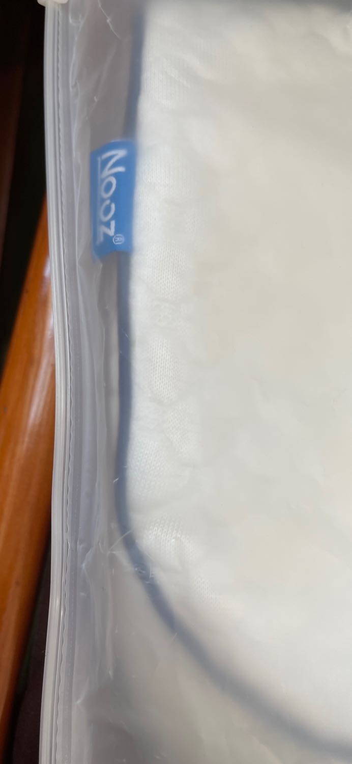 Đã mua gối (có kèm bao gối), sử dụng tốt, giảm mỏi vai gáy nên quyết định mua thêm bao gối dự phòng