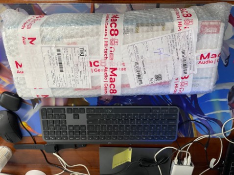 Giao hàng nhanh, đóng gói cẩn thận, sản phẩm hoàn thiện tốt, màu đẹp. Nhược điểm là khi cần nhất ra sẽ hơi khó khăn. Tổng thể sản phẩm tốt trong tầm giá.