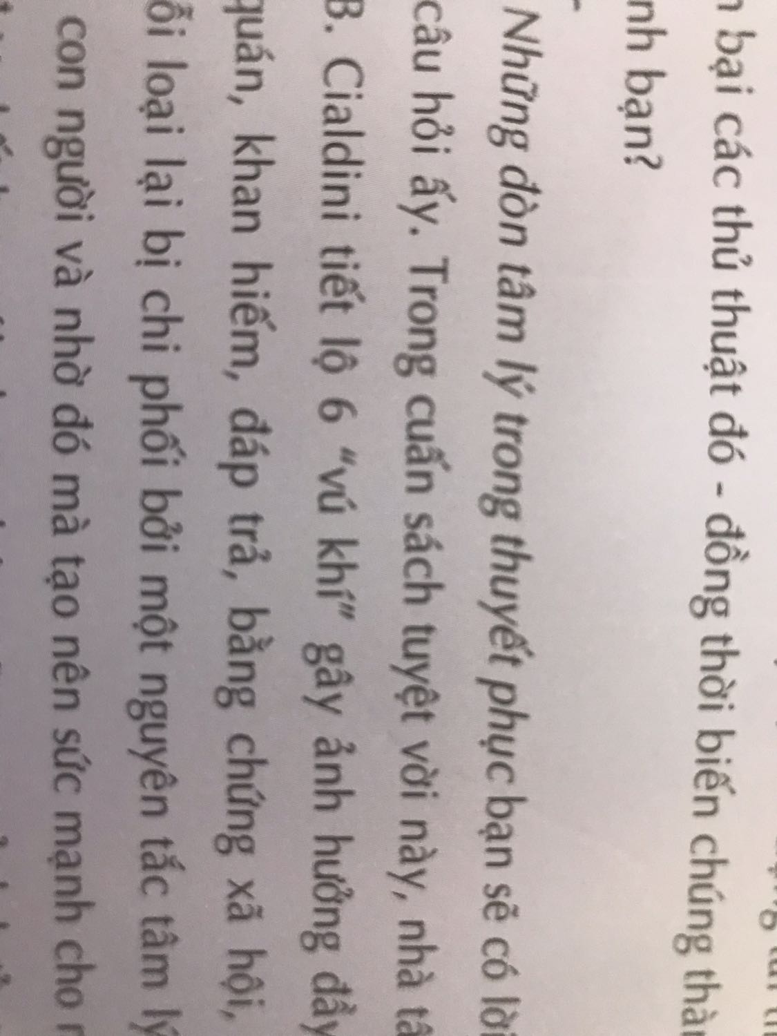 Cần xem xét hình thức bề ngoài nhiều hơn. Không phải mình vạch lá tìm sâu, nhưng những lỗi sai như chính tả, chất lượng in đóng kém nó đập ngay trước mắt mình. Nội dung thì đang xem, nhưng mình cho 4 sao dựa theo những chắt lọc của mình trước khi quyết định mua sách