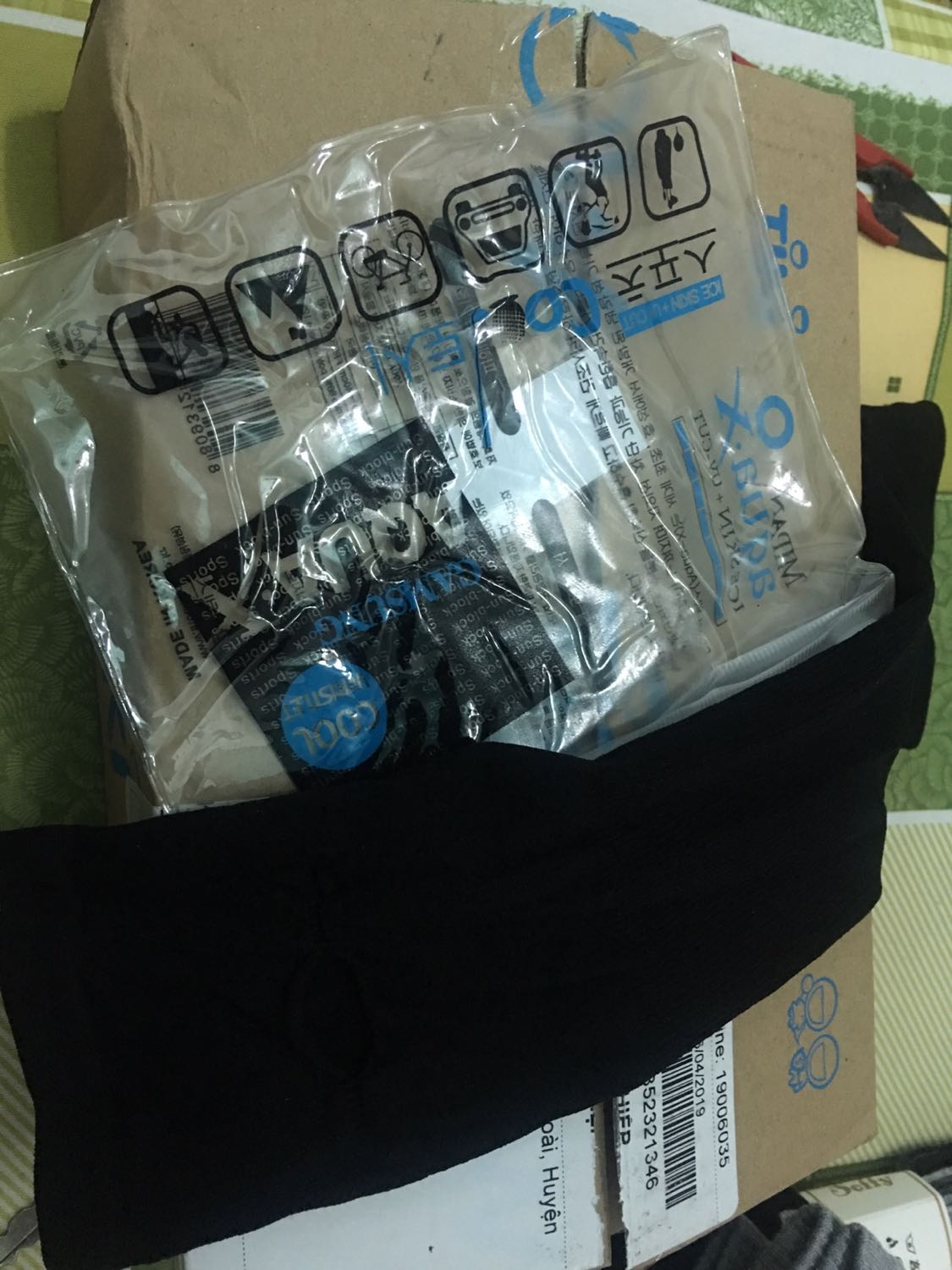 đặt sl1 thì mình nghĩ là 1 cặp nhưng shop giao có 1 cái thì sao mang đây :)))) shop gửi lại nhé
dc cái thun tốt, mát 
 3* là quá dễ tính rồi đó :)))