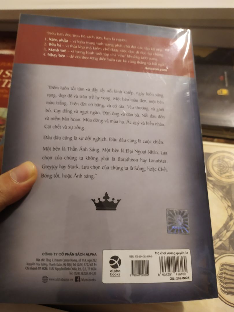 Giấy trắng mỏng. Giá bìa quá cao. Chờ sale dài cổ mới được giá ưng ý. Tiki giao hàng nhanh, đóng gói sơ sài, sách còn nguyên vẹn.