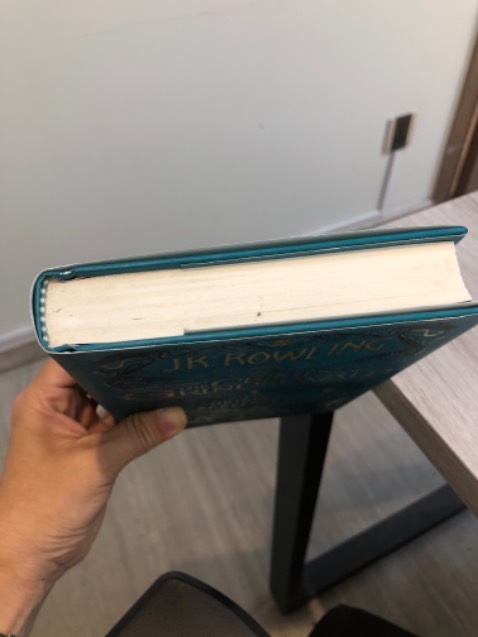 Sách hơi bẩn, k đc mới tinh tươm. Nhg giao siêu nhanh sau 1.5h và siêu sale nên chấp nhânj đc