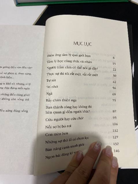 Đánh giá là 10/10 bởi vì dịch vụ ship tốt dịch vụ chất lượng sản phẩm tốt bao bì đóng gói đẹp đẽ gọn gàng. Nội dung là gu của mình và được đánh giá rất cao nên mọi người nên mua nhé