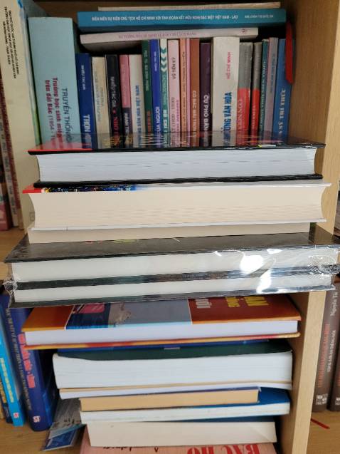 Nội dung sách OK. Shop giao hàng tận nơi cẩn thận, sách còn rất mới. Đã mua tại đây vài lần và rất hài lòng. Có dịp sẽ tiếp tục ủng hộ shop