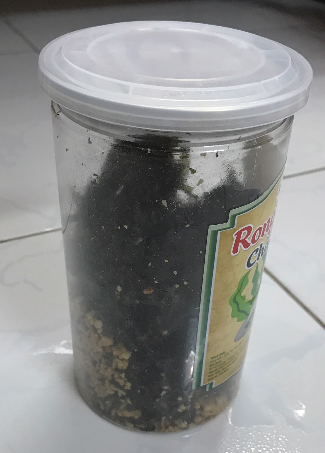 Rong biển sấy giòn, vị vừa ăn, thơm mùi tỏi, ngon  5 sao cho hương vị nhưng điểm trừ là ghi hộp 100g nhưng là 100g luôn hộp (mà cái hộp nặng hơn 55g rồi!!!) nên khui ra chỉ có 1 nhúm rong biển ăn xíu là hết ngày. Muốn mua hộp đóng gói nhiều hơn (200, 500g) mà không có, chỉ có 1 trọng lượng như thế thôi! Thật phí tiền cho những cái hộp và thải nhiều rác ra môi trường nữa!