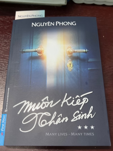 sách rất đẹp, bao bì kĩ lắm! ^^ Mình rất ưng, mùi sách mới thơm hiuhiu, mình tâm đắc Muôn kiếp nhân sinh lắm, mình đã đọc 2 tập trước và tiếp nối là tập 3 này! Mình cảm ơn Tác giả + NXB + Fahasha + NV Giao hàng đã cho mình một trải nghiệm tuyệt vời💖 Nên mua nhé!